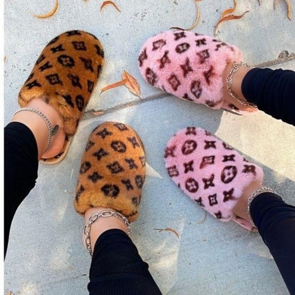 “Luxury” Faux Fur House Slippers in Pink - Picture 7 of 9